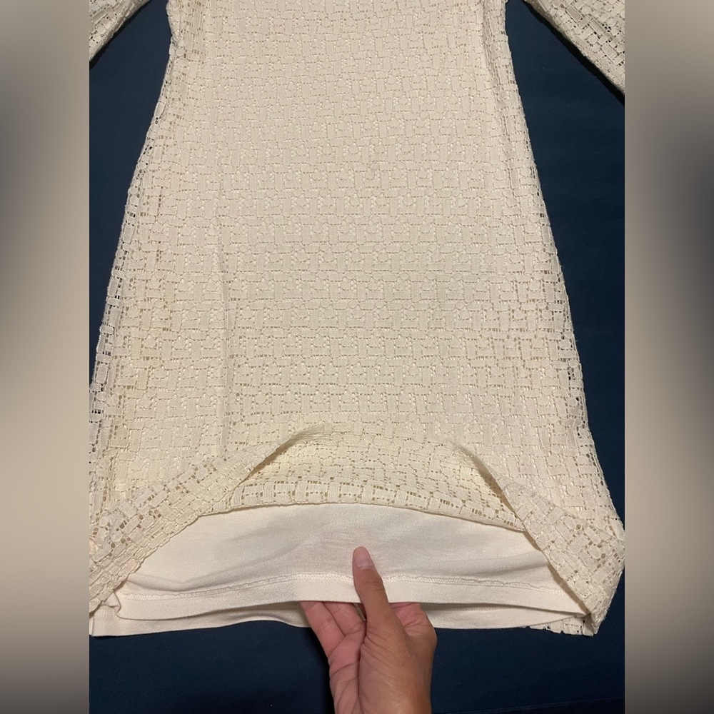 Banana Republic lined, lace dress in cream. - Picture 7 of 10